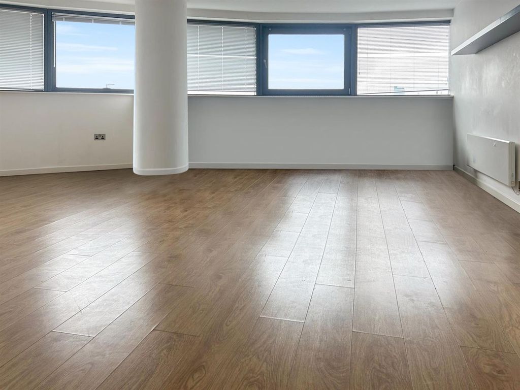 Property photo 2 of 15 Open Plan Living Room / Dining Area / Kitchen: