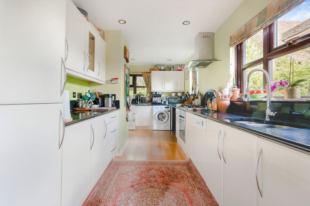 Property photo 2 of 25