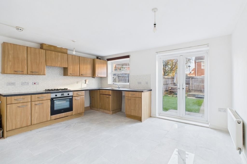 Property photo 3 of 11 Kitchen Diner