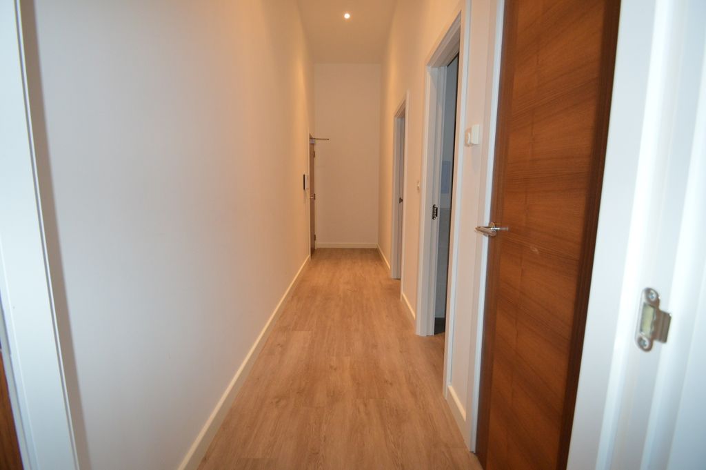 Property photo 2 of 4 15 Bellmont - Hallway