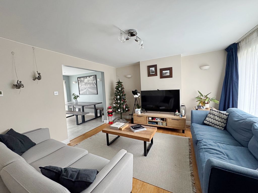 Property photo 2 of 14 23