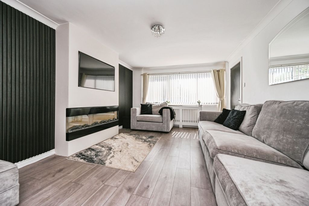 Property photo 2 of 16 Pbox-Img.Jpg
