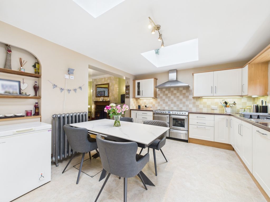 Property photo 2 of 20 Kitchen