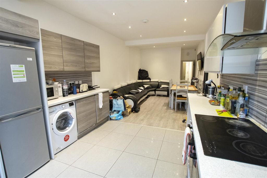 Property photo 1 of 13 Approach