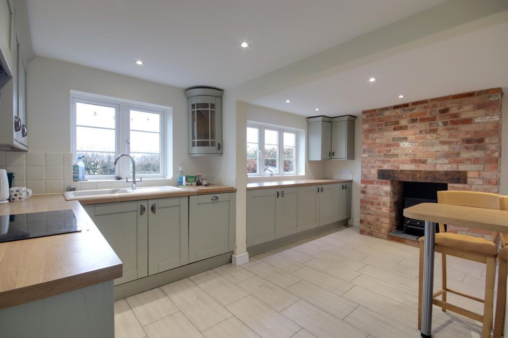 Property photo 3 of 20 Kitchen