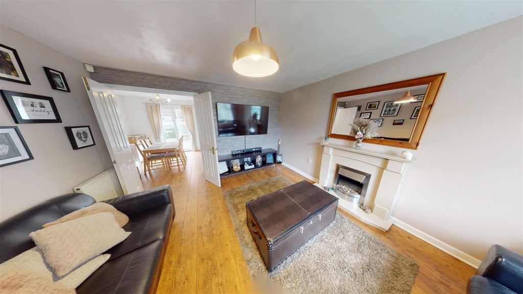 Property photo 2 of 12 Sitting Room