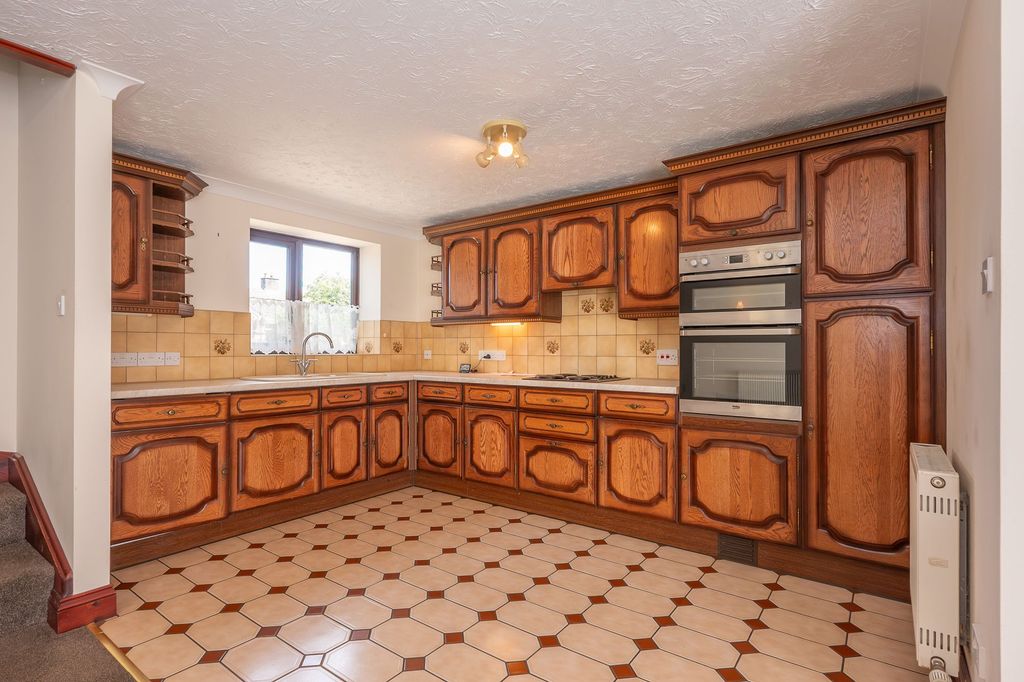 Property photo 2 of 19