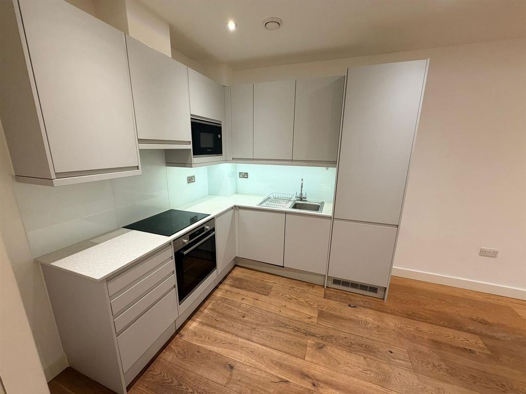 Property photo 3 of 8 Flat 36 3 Vista Court l.Jpg