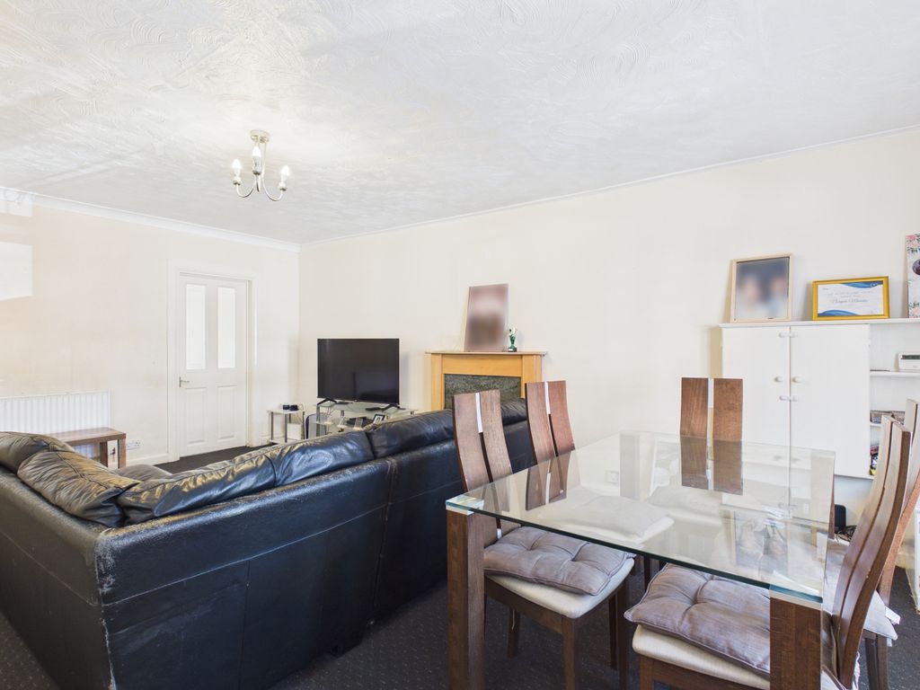 Property photo 3 of 14 Cam03729G0-Pr0302-Still002