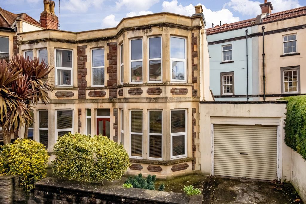 Property photo 1 of 11 External