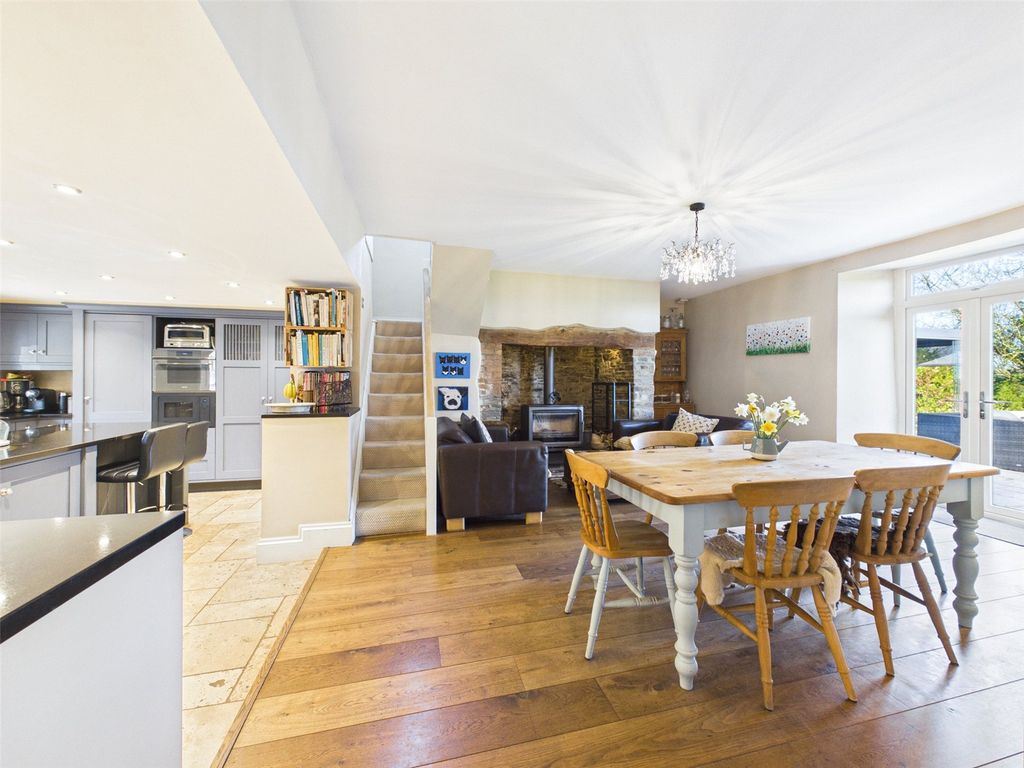 Property photo 3 of 77 Picture No. 30