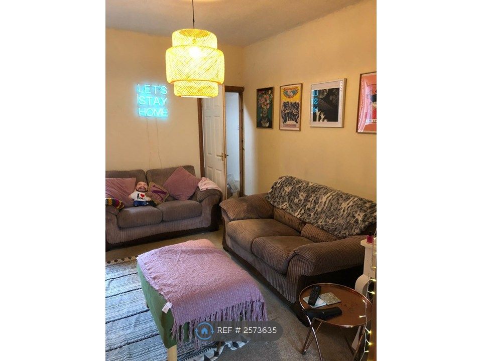 Property photo 3 of 15 Lounge A