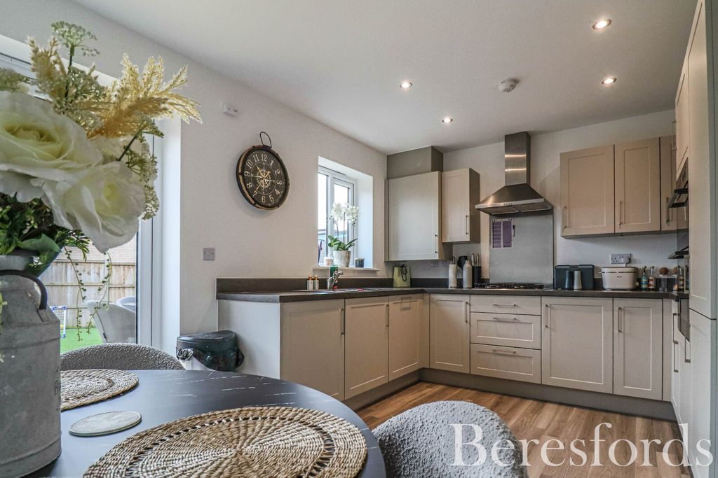 Property photo 2 of 15 Picture No. 10