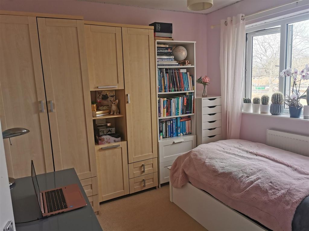 Property photo 2 of 5 2nd Bedroom