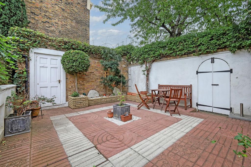 Property photo 2 of 32