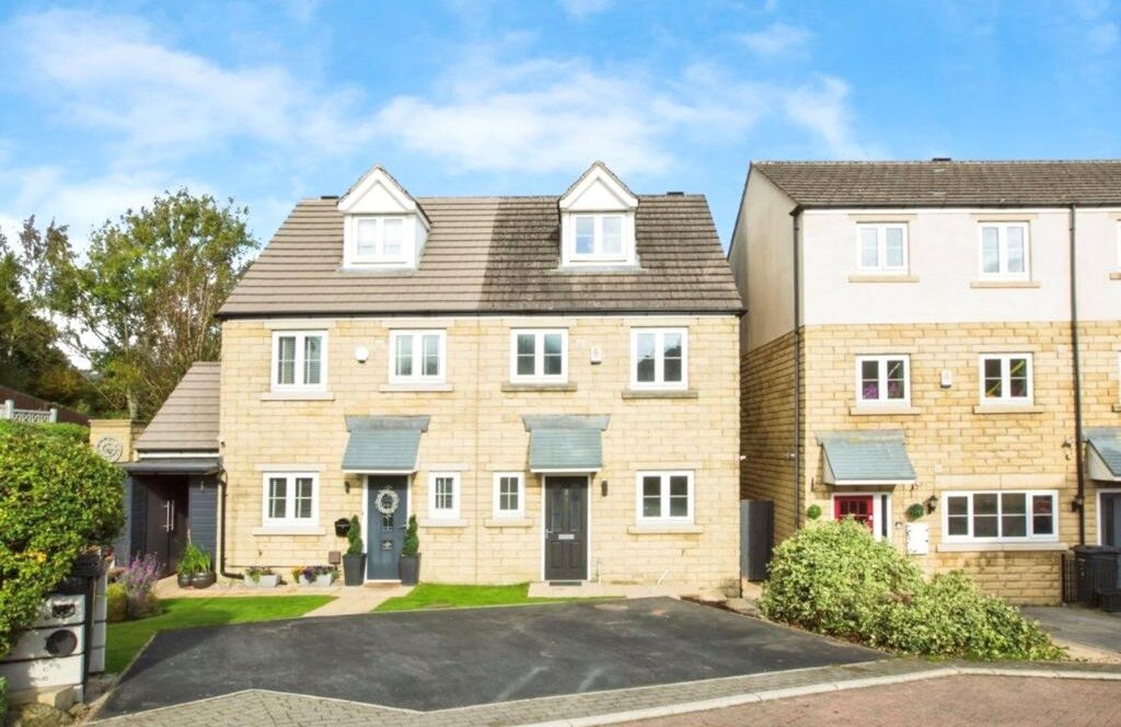 Property photo 1 of 13 Front