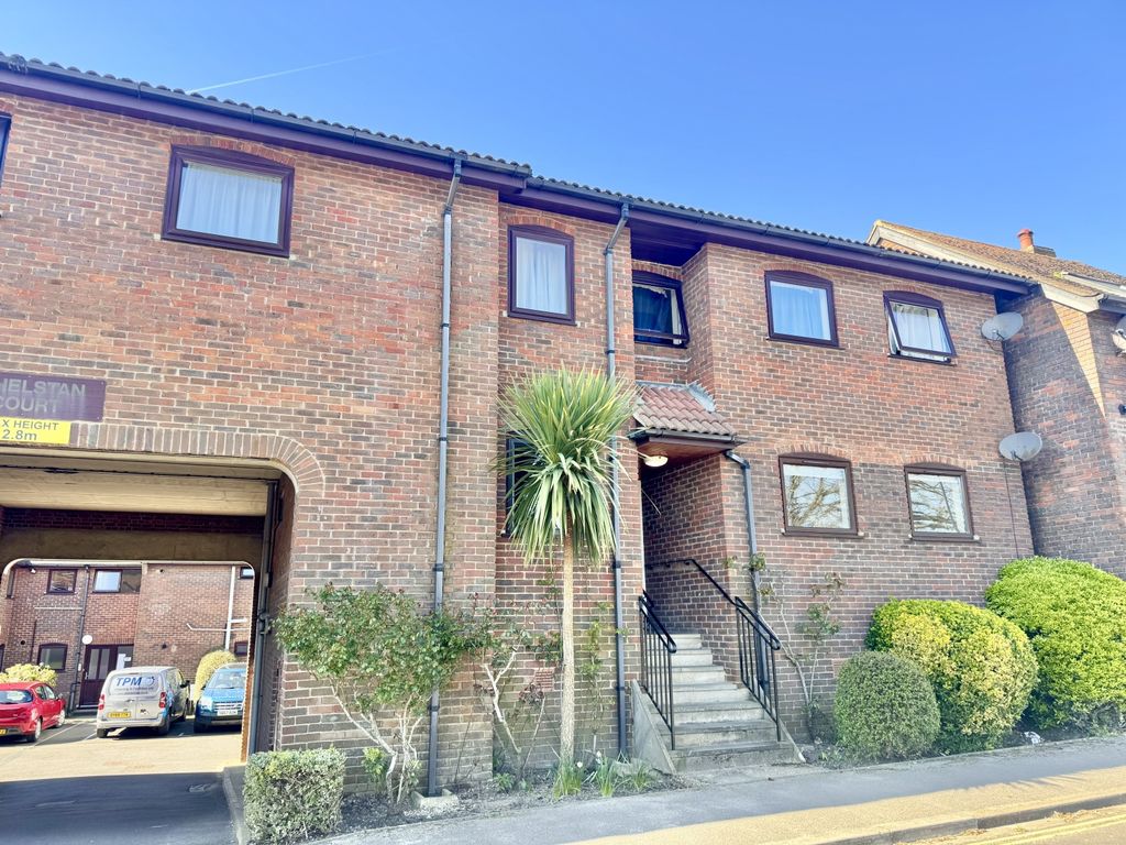 Property photo 1 of 6 2 Athelstan Court (6)