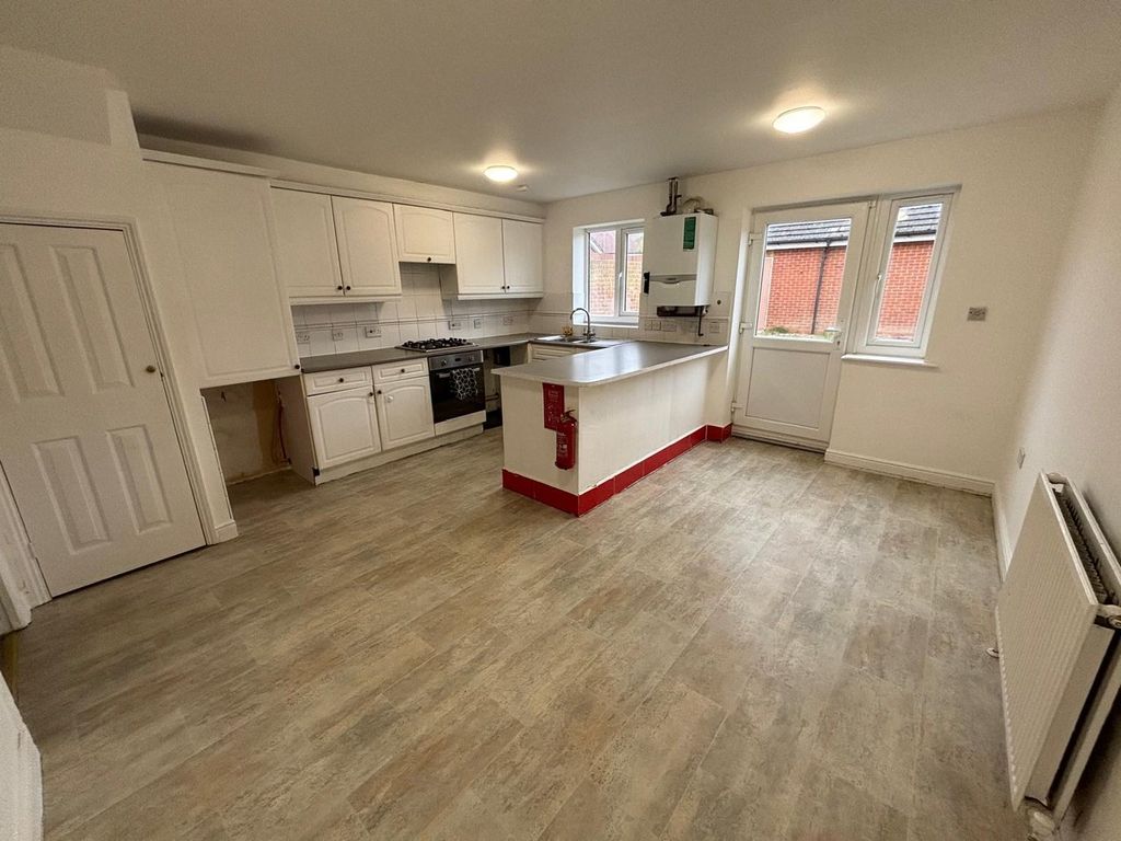 Property photo 2 of 12 Kitchen