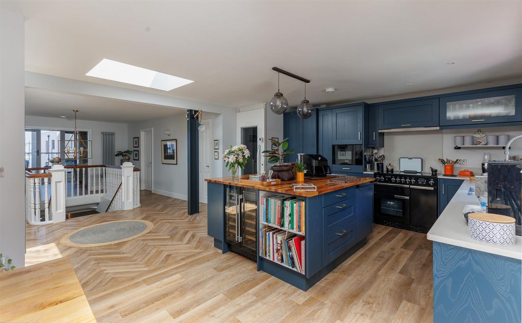 Property photo 3 of 44 Well Appointed Modern Kitchen