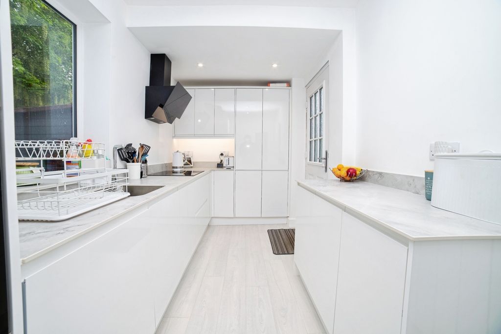 Property photo 2 of 22 Pbox-Img.Jpg