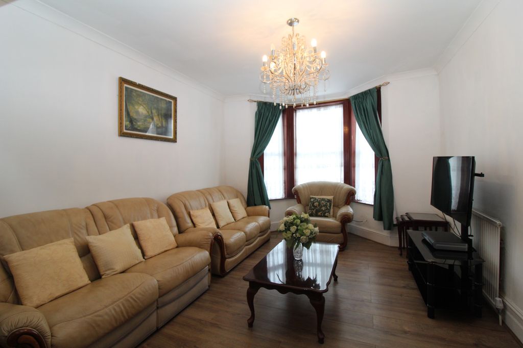 Property photo 2 of 10