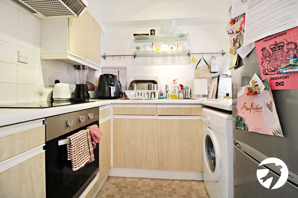 Property photo 3 of 6 Kitchen