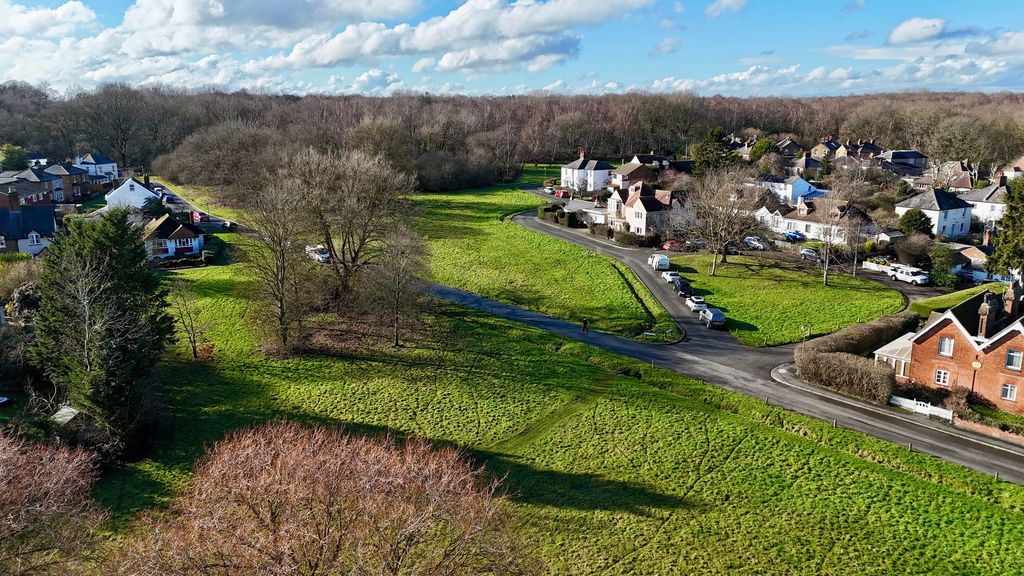 Property photo 2 of 25