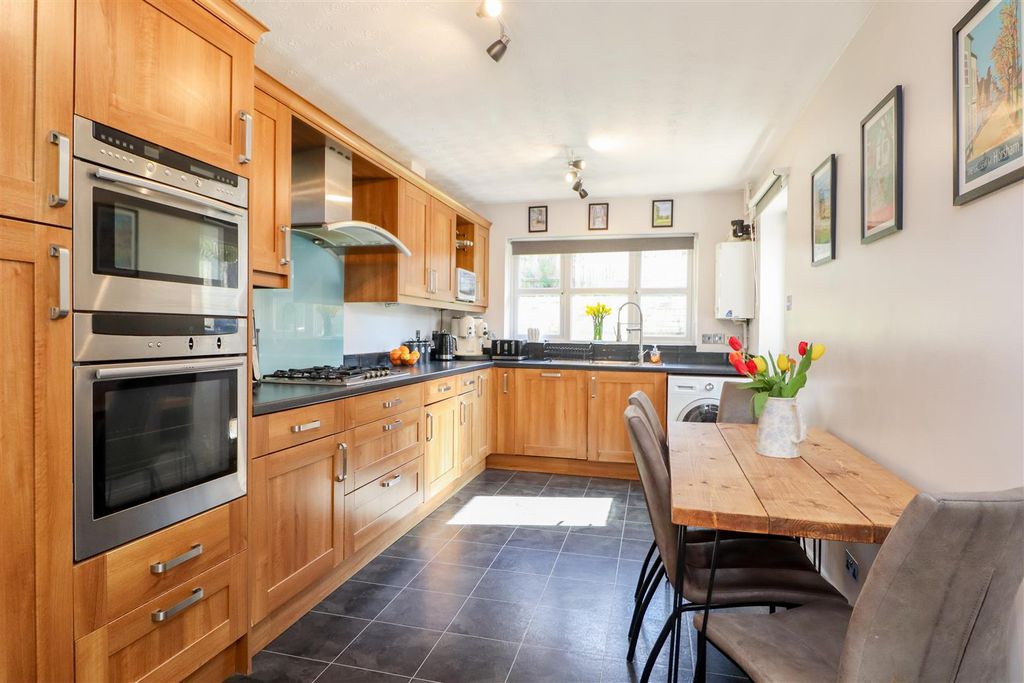 Property photo 3 of 21