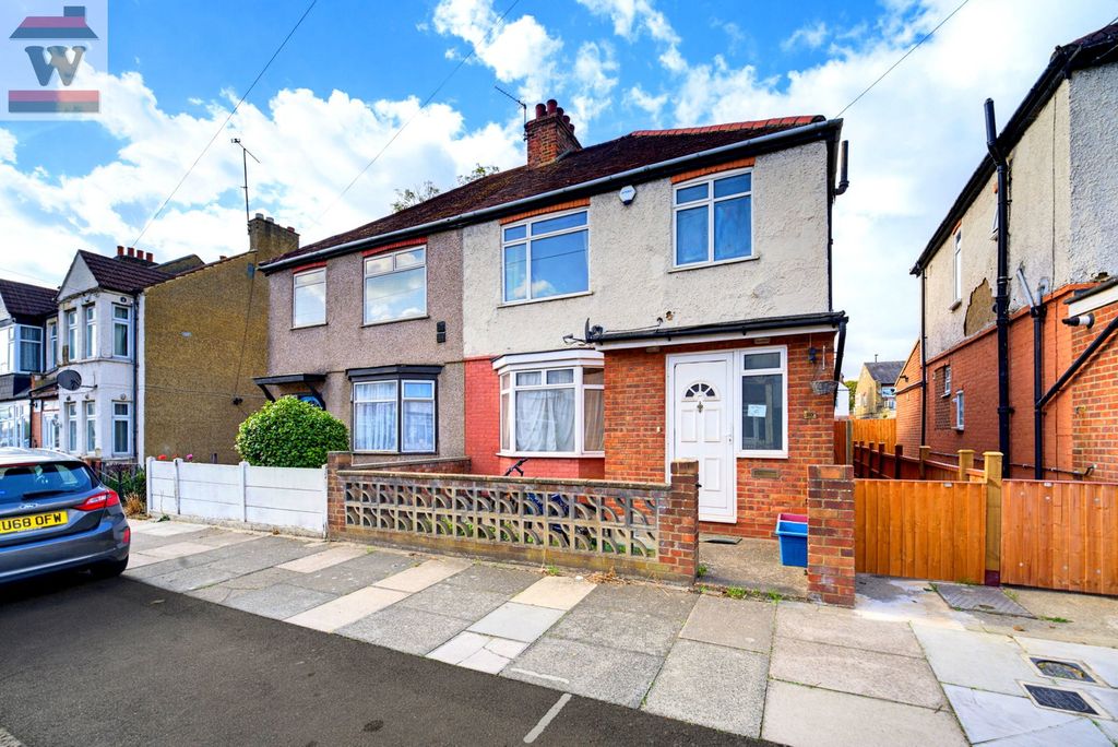 Property photo 1 of 18