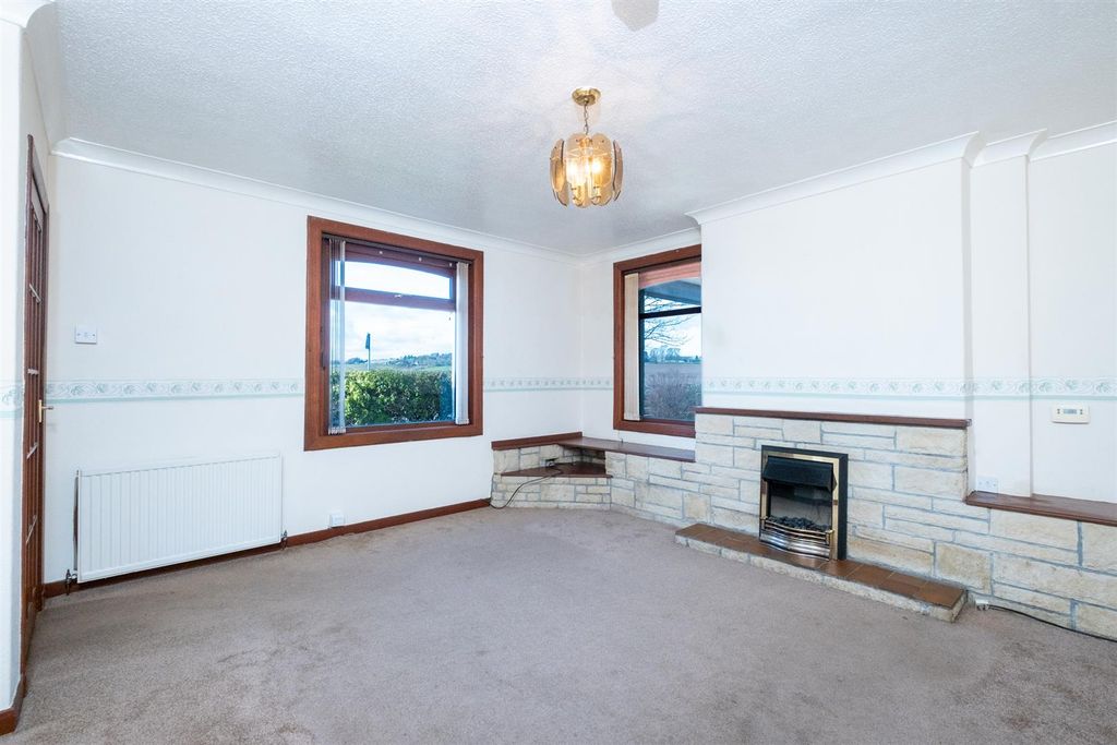 Property photo 3 of 27