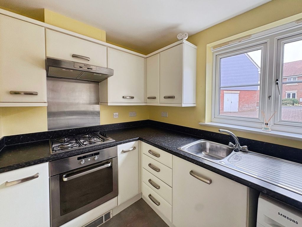Property photo 3 of 7 Kitchen