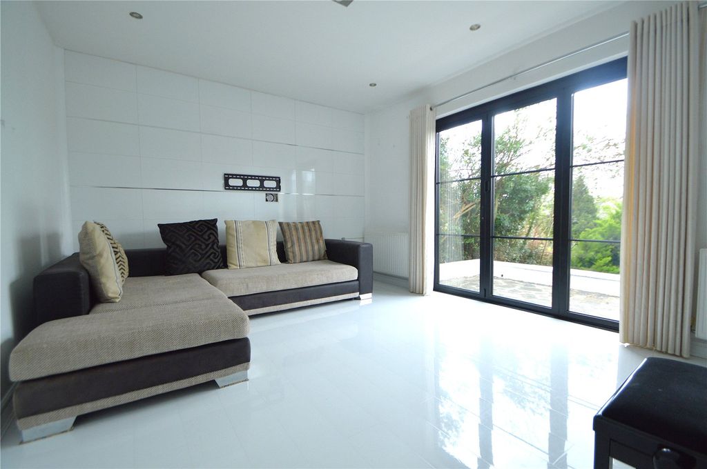 Property photo 2 of 24 Picture No. 09