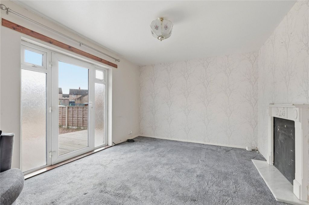 Property photo 3 of 15 Living Room