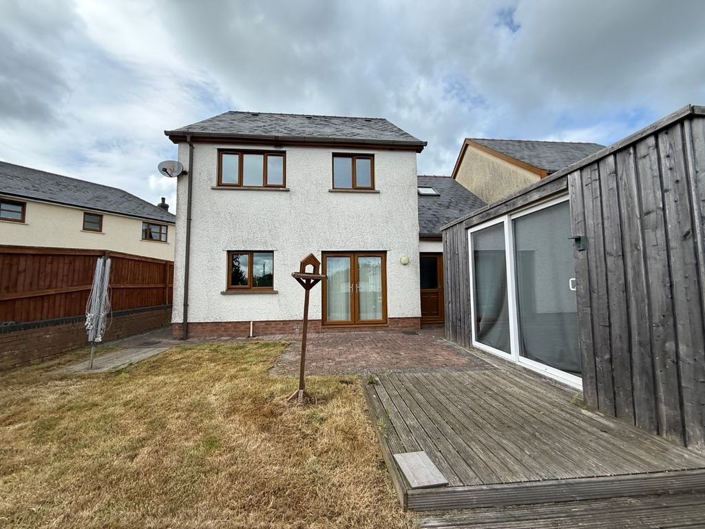 Property photo 3 of 44