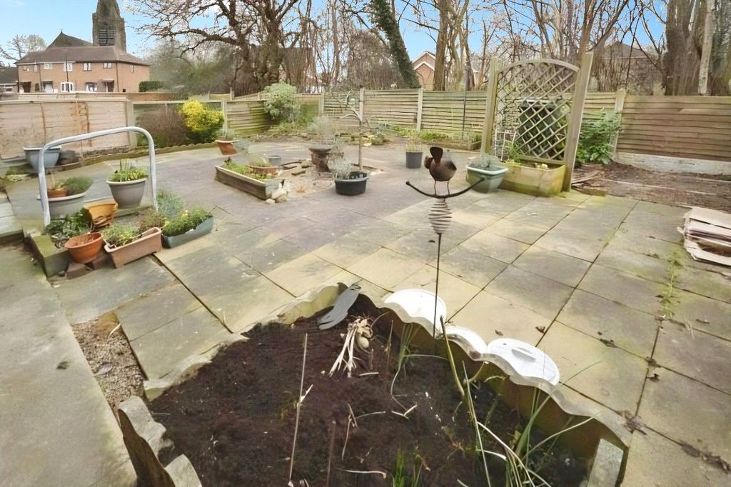 Property photo 2 of 11 Garden