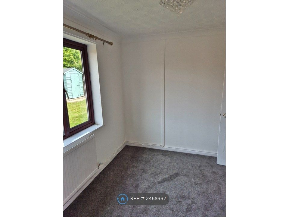Property photo 3 of 8 Bed 2