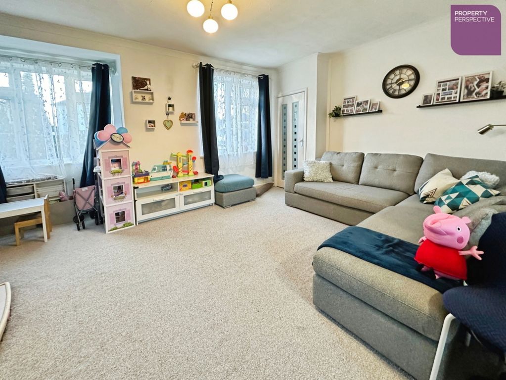 Property photo 3 of 12 Lounge Area