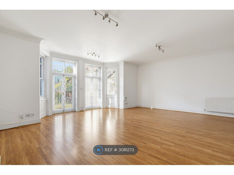 Property photo 3 of 18 Spacious Living Dining Room Leading Out To Garden