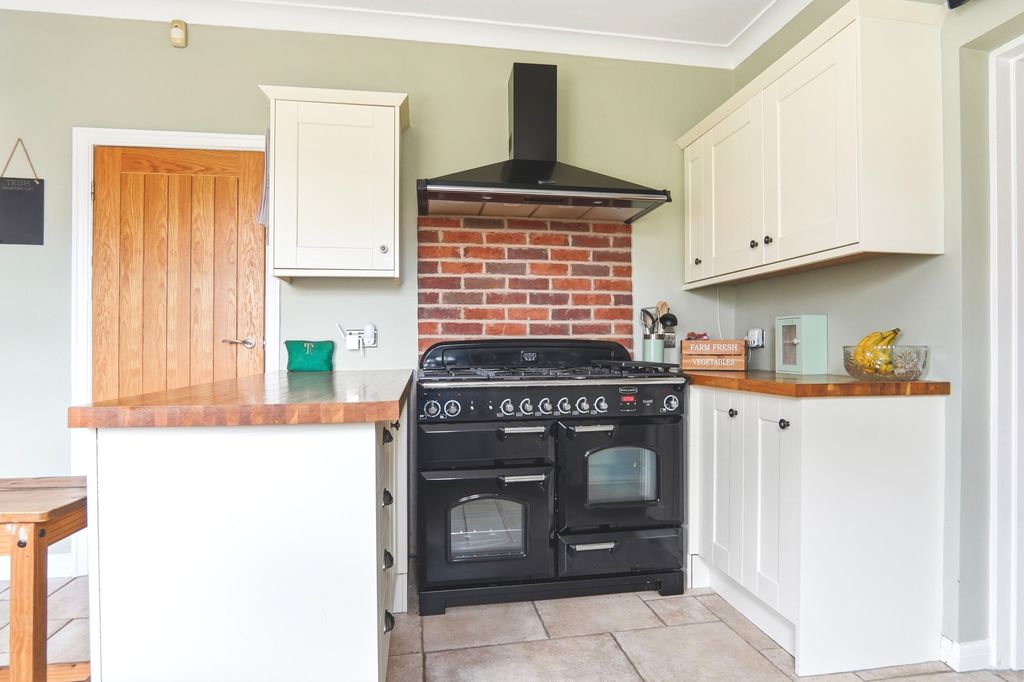 Additional image 5 of 2 bed bungalow for saleHoward Avenue, Leeds LS15