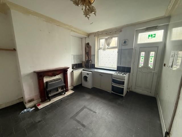 Property photo 2 of 7 Kitchen