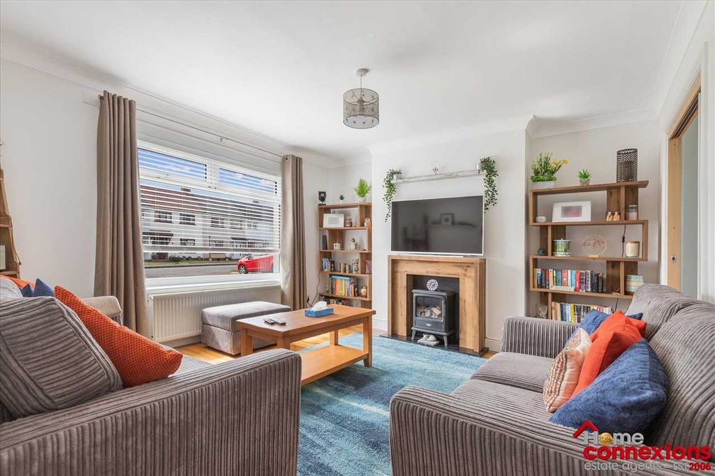 Property photo 2 of 23 Lounge (1)