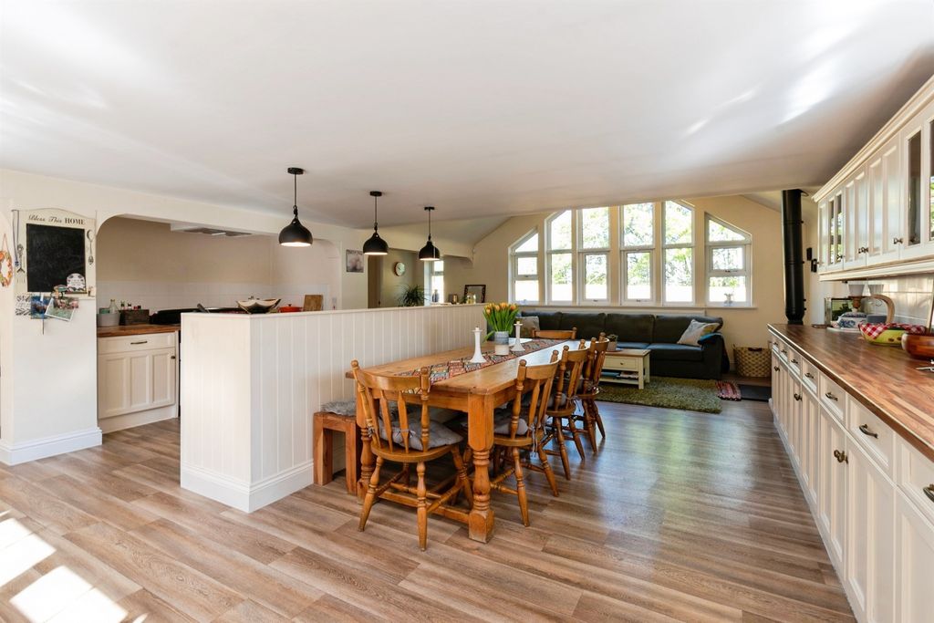 Property photo 3 of 21