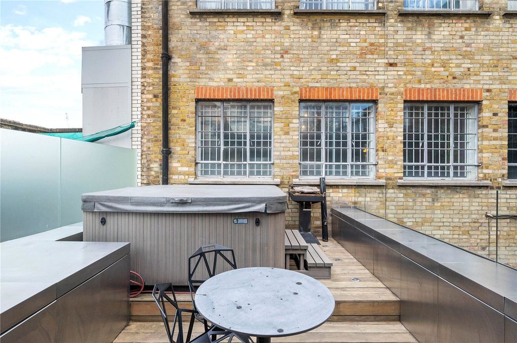 Property photo 3 of 27 Terrace