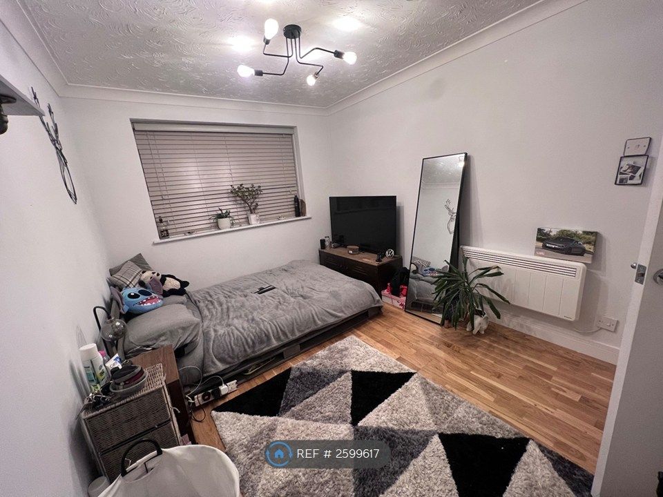 Property photo 1 of 4 Bedroom