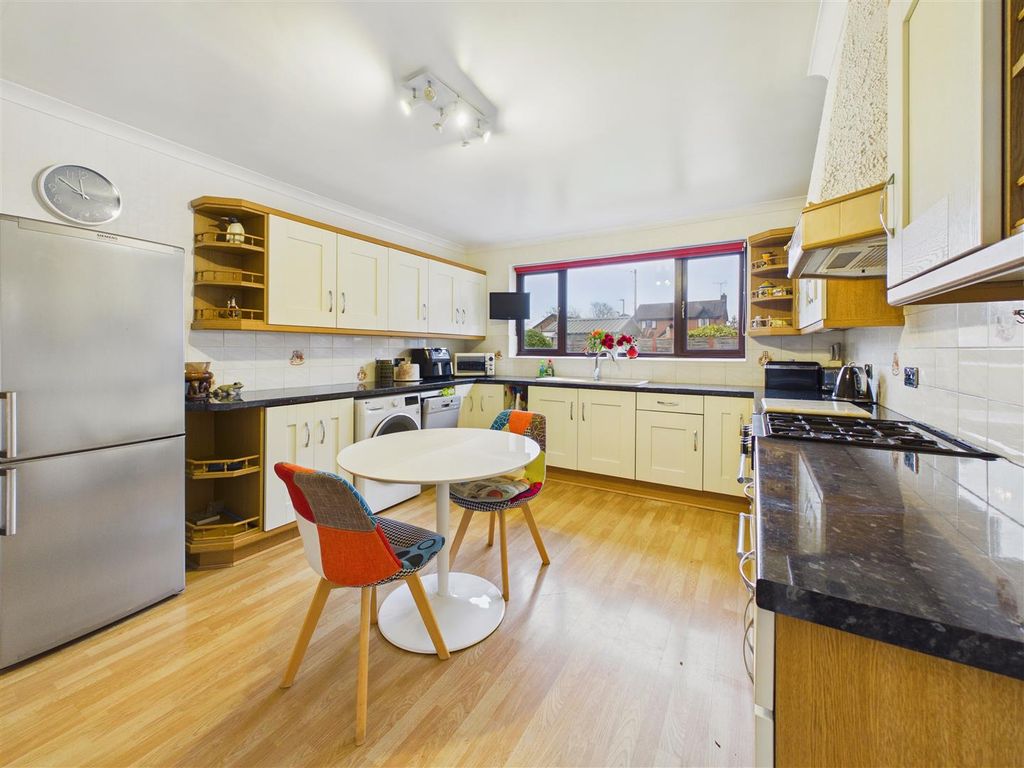 Property photo 3 of 14 Kitchen