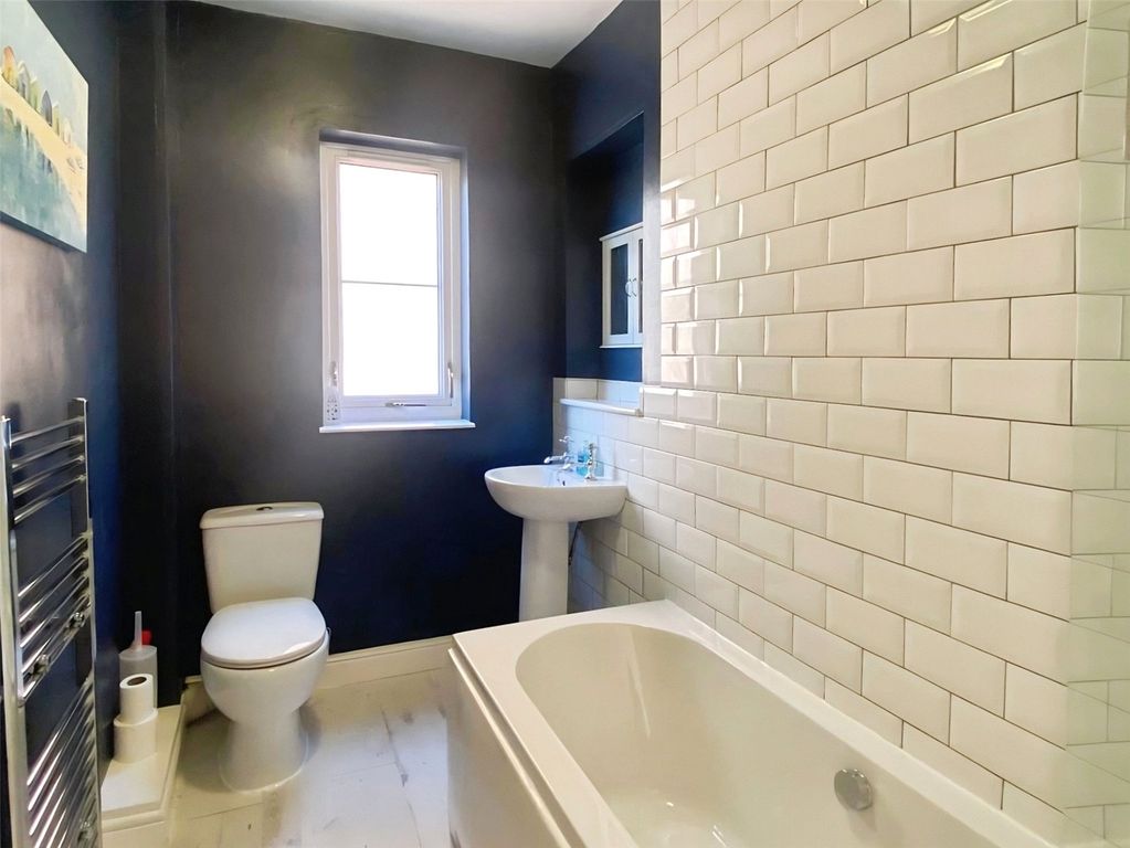 Property photo 3 of 13 Bathroom