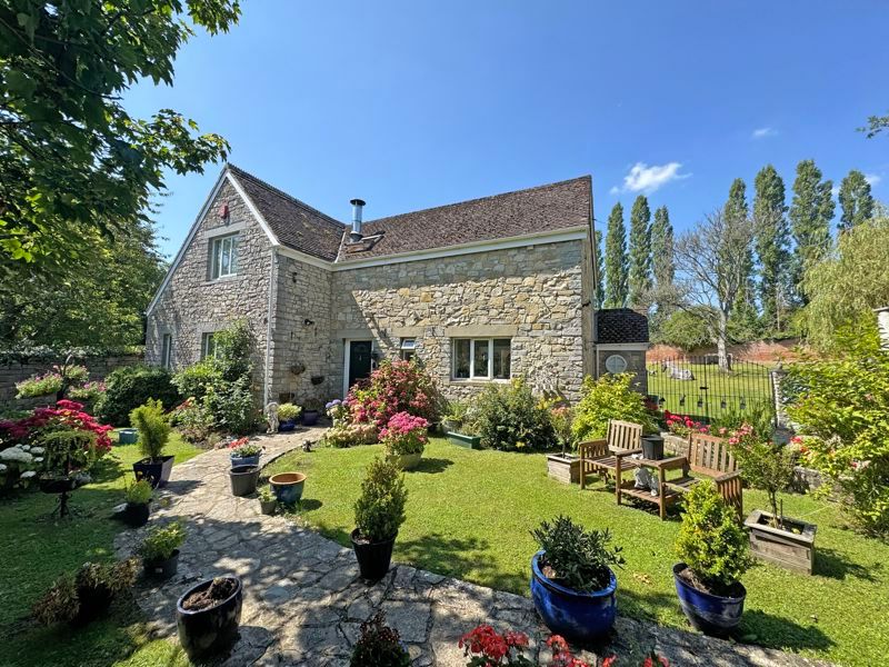 Property photo 3 of 33 Photo 6
