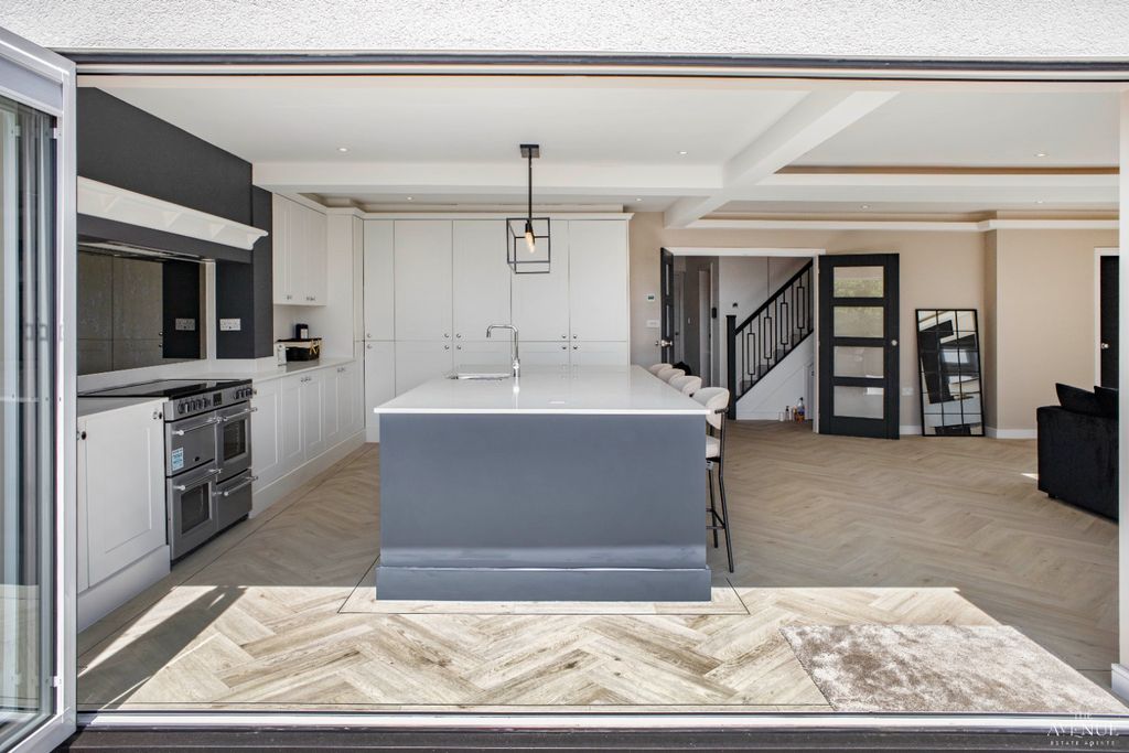 Property photo 2 of 30 4378396