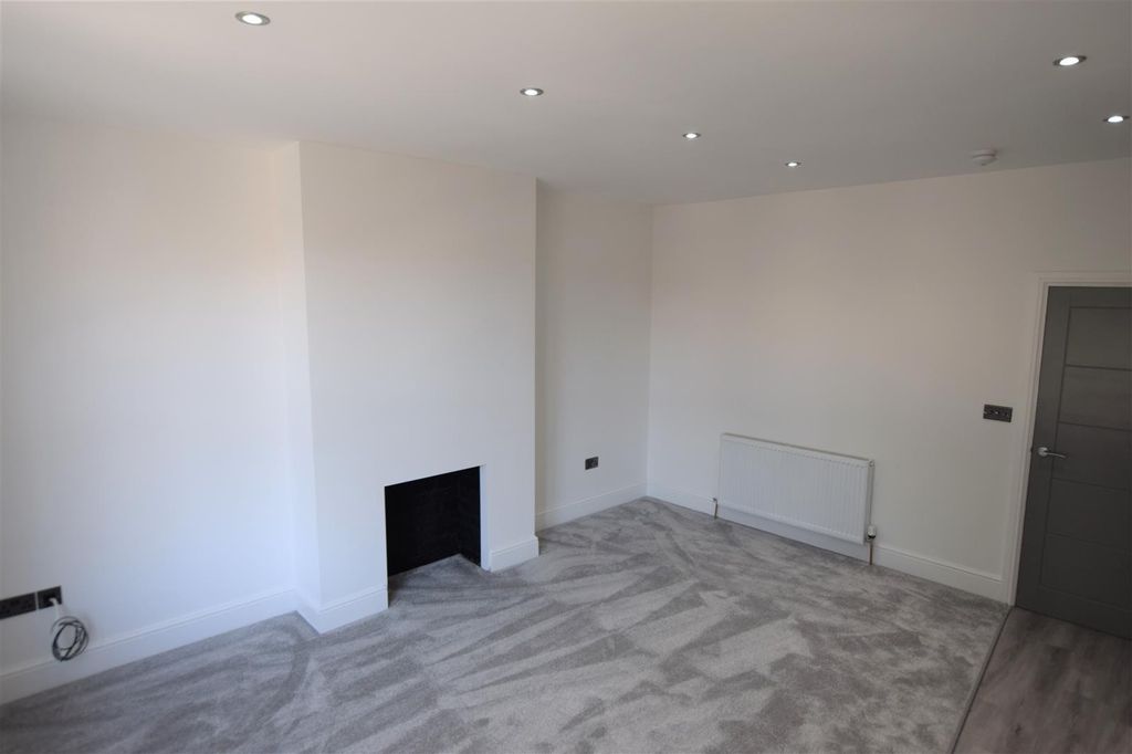 Property photo 3 of 11 Livingroom