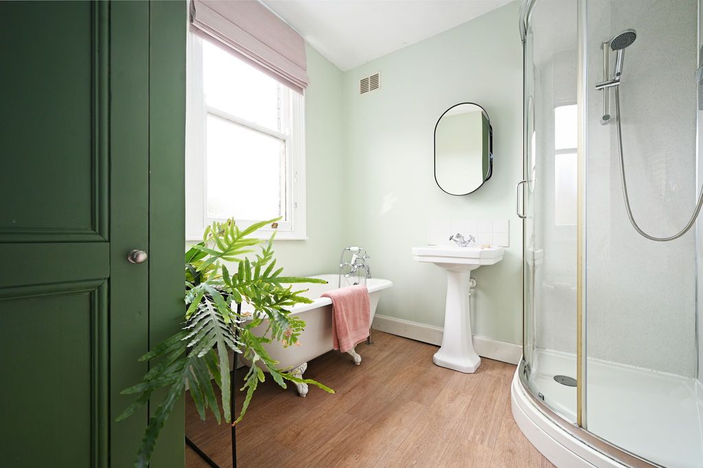 Property photo 3 of 33 Bathroom